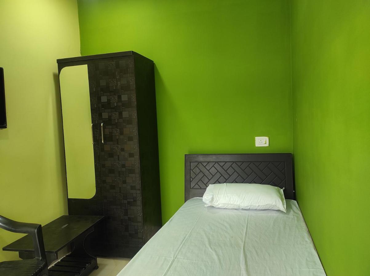 Hotel Sk Lodge Near Guwahati Airport Dış mekan fotoğraf
